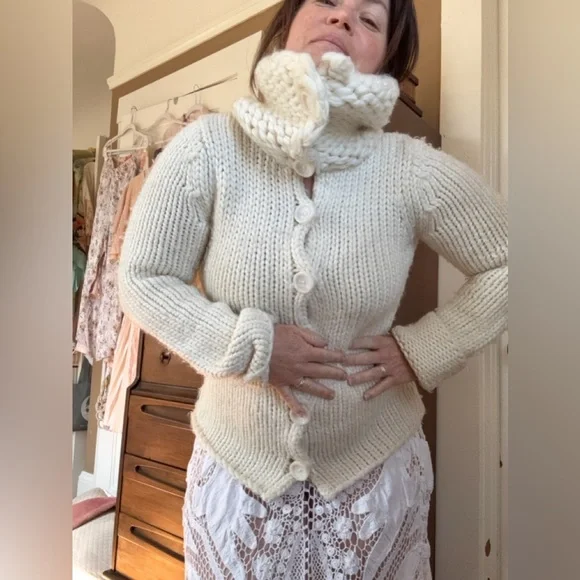 Super soft, cozy off-white wool cardigan with large button up Peter Pan collar - Picture 6 of 13